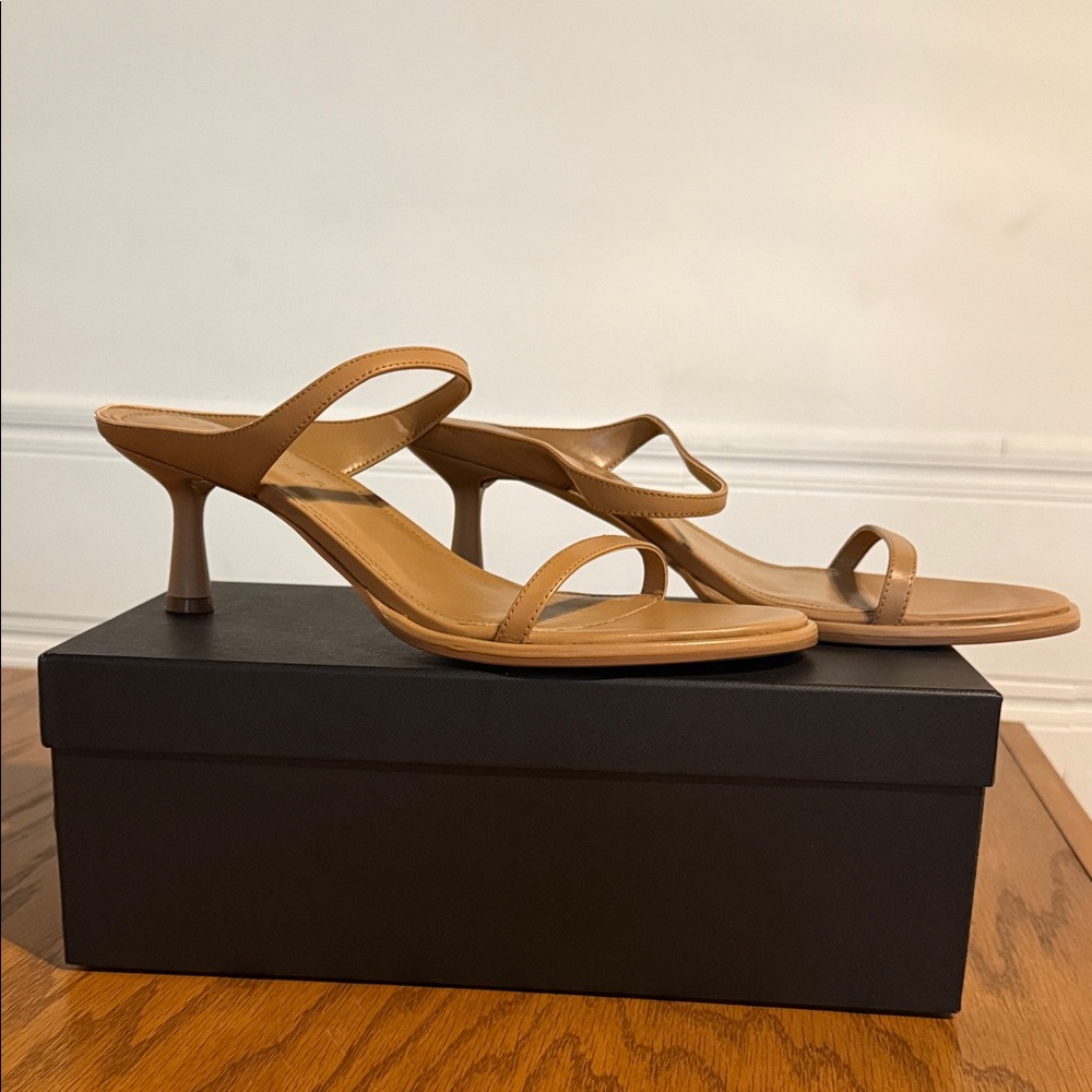 Marc Fisher Alonde Natural Size: 11 New In Box.